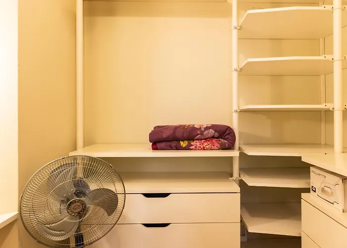 Easy Central Flat